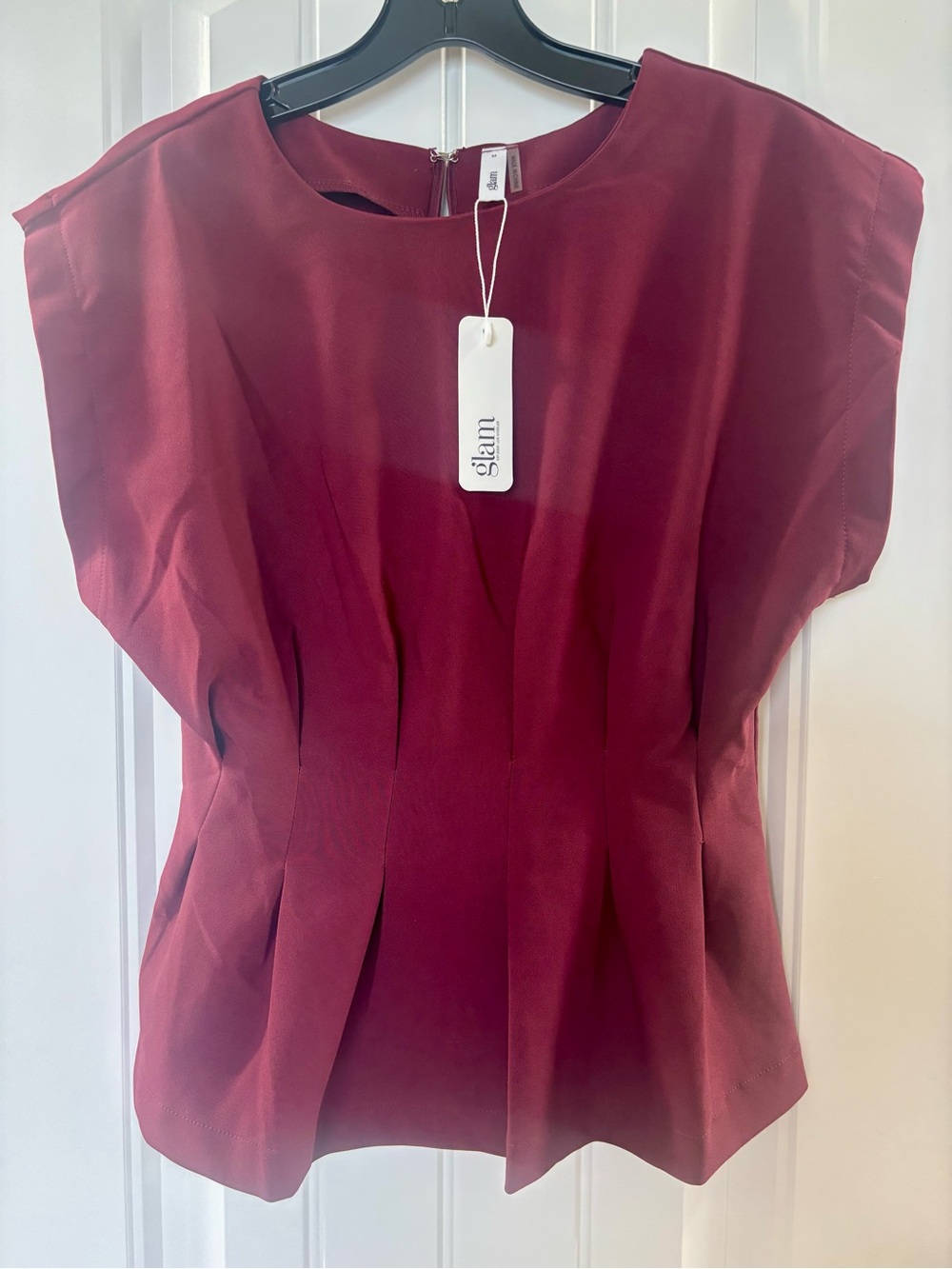 Glam Women's Sculpted Pleated Top in Maroon